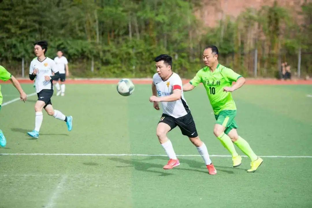 艺术中心, 超过, 以中国足球
