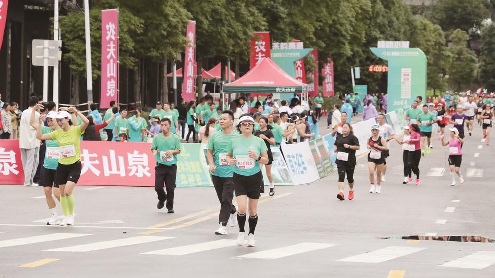 茶韵飘香的, 穿越太平河 茶韵飘香的, 穿越太平河